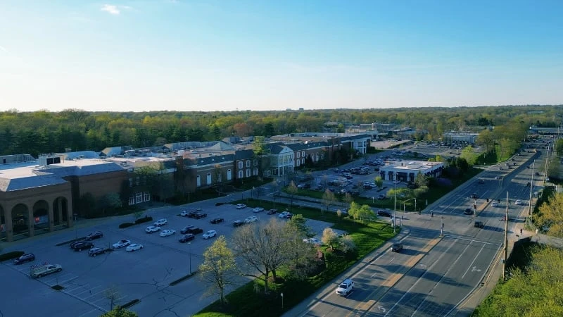 Aerial view of Plaza Frontenac and its parking lot in Frontenac, Missouri