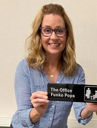 Jenna Fischer holding a sign for The Office Funko Pops