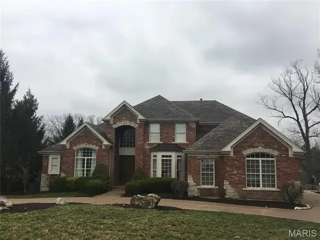 1400 Lake Knoll Dr, a Lake St. Louis waterfront home sold by Gateway Realty Group