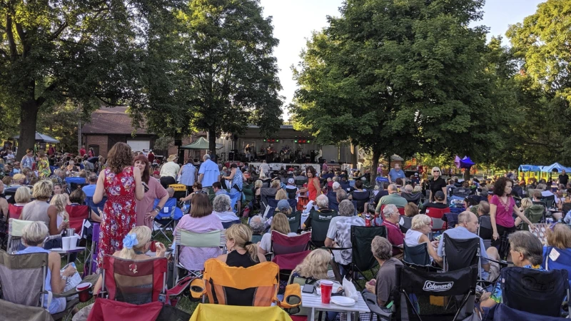 Summer concert series at Des Peres Park