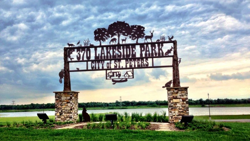 370 Lakeside Park