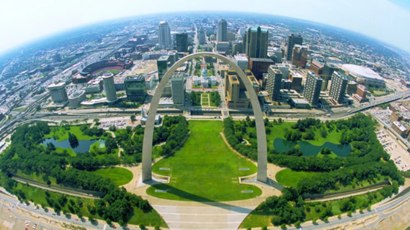 St. Louis is only 40 min away and gives you access to 3 professional sports teams, museums, arts, the zoo and more!