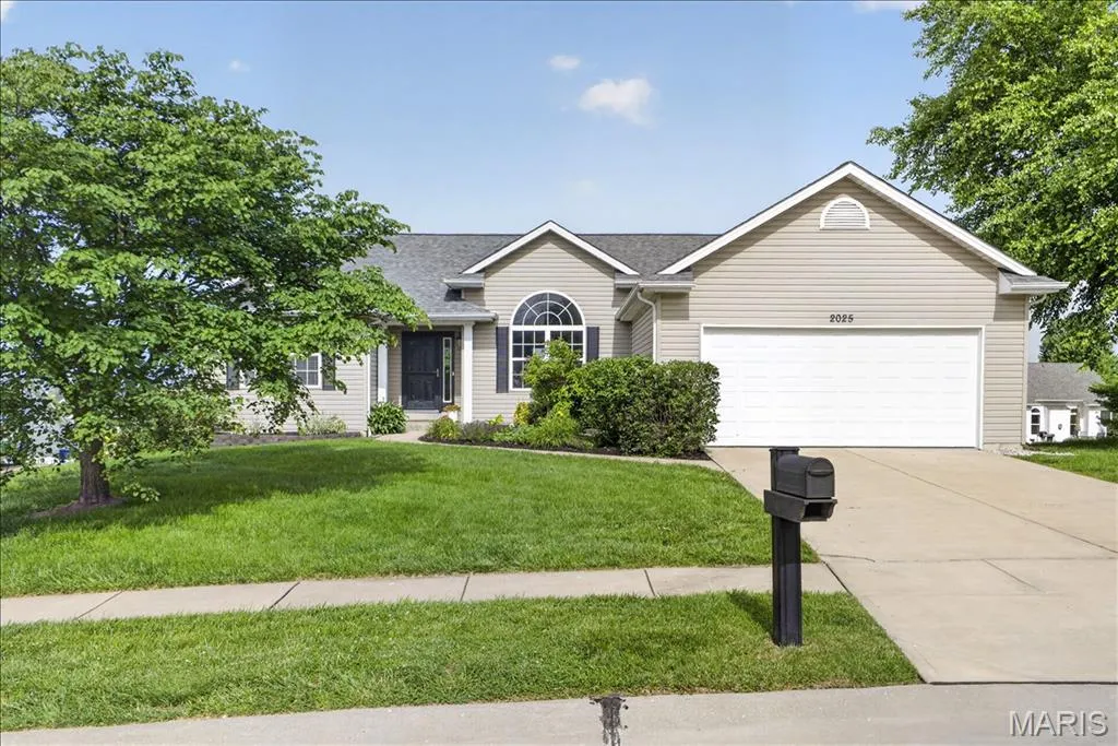 2025 Dardenne Valley Drive in O'Fallon, sold by Gateway Realty Group
