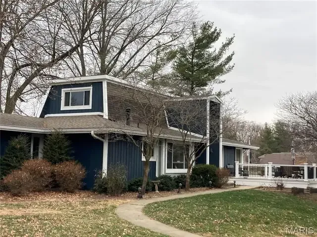 21 Champagne Dr, a Lake St. Louis waterfront home sold by Gateway Realty Group
