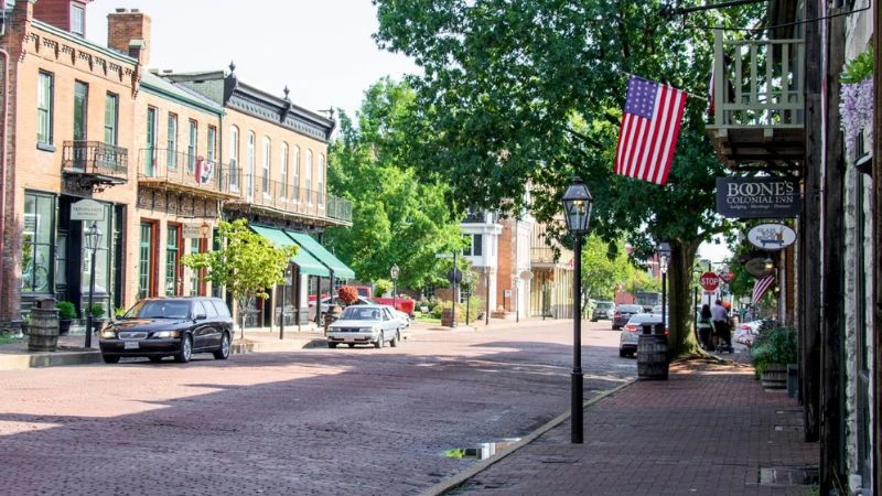Front of Boone’s Colonial Inn on Main Street St. Charles