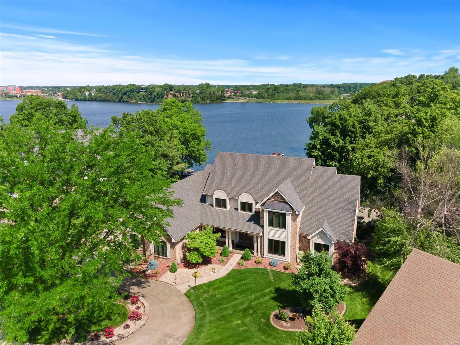 27 Holloway Drive, Lake St. Louis, sold by Gateway Realty Group