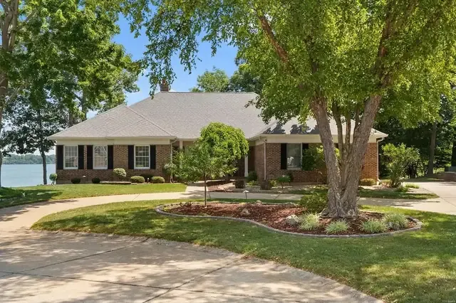 3014 Isleview Key, a Lake St. Louis waterfront home sold by Gateway Realty Group