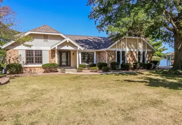 32 Burgundy Ct, a Lake St. Louis waterfront home sold by Gateway Realty Group