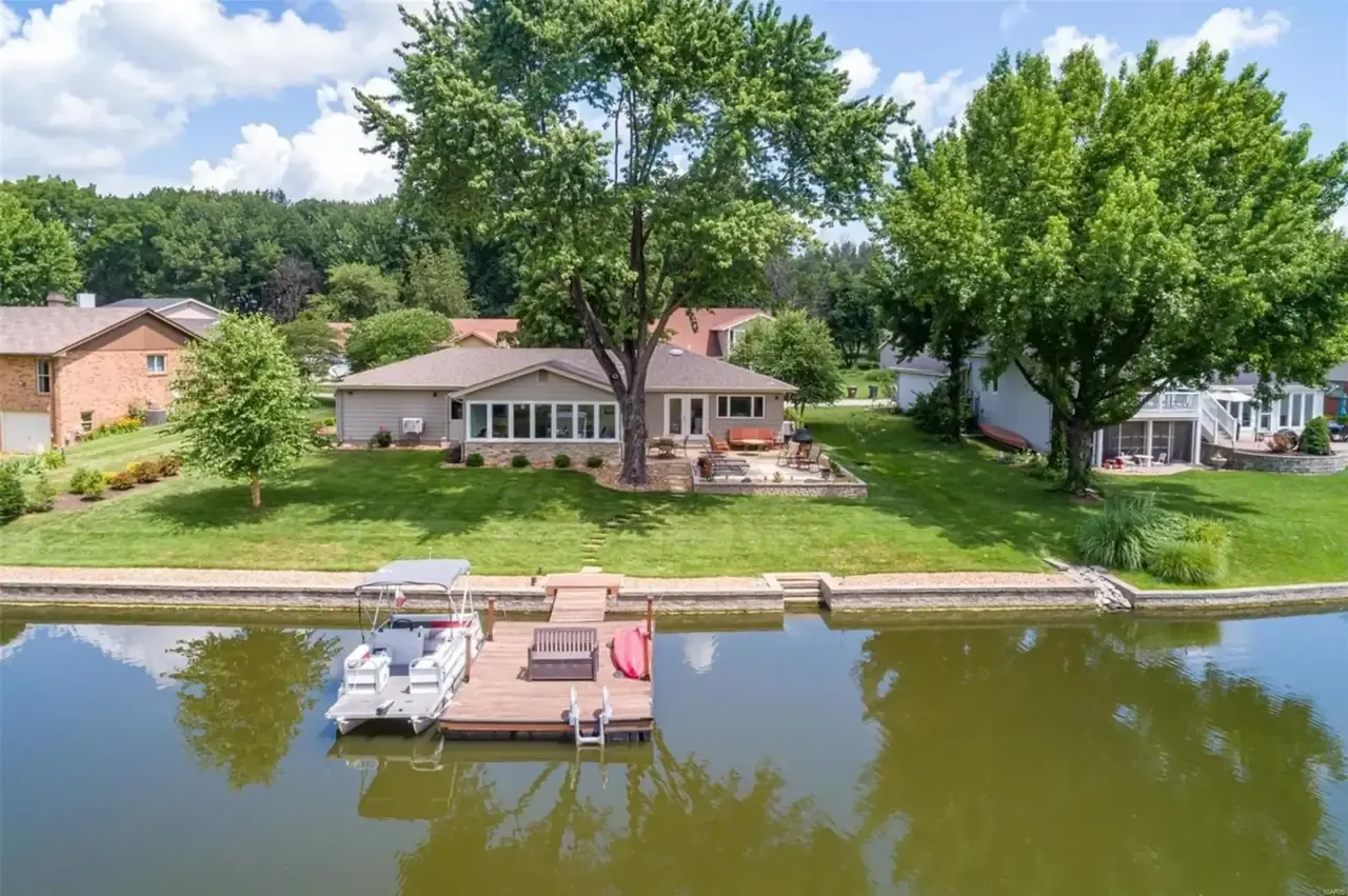 39 Normandy Dr, a Lake St. Louis waterfront home sold by Gateway Realty Group