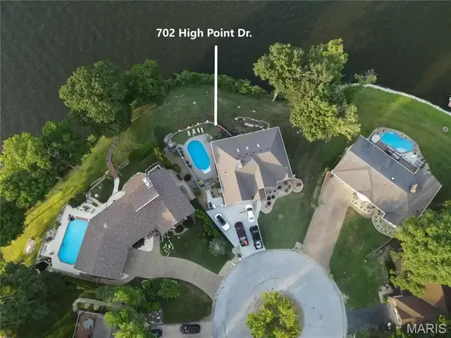 702 High Point Dr, a Lake St. Louis waterfront home sold by Gateway Realty Group