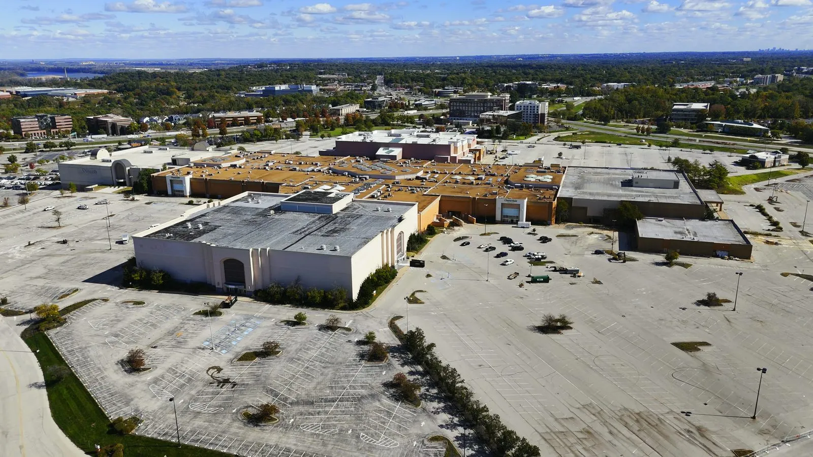 Aerial photo of Chesterfield Mall and its former Macy’s building surrounded by empty parking lots, October 2024
