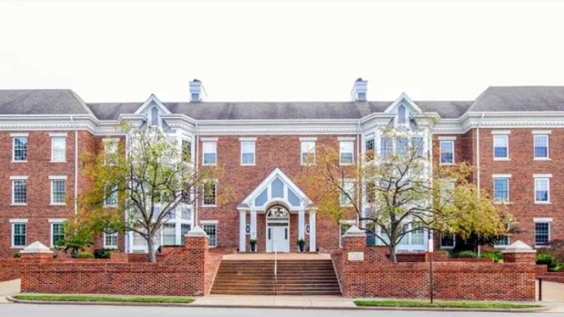 Condo building in Webster Groves