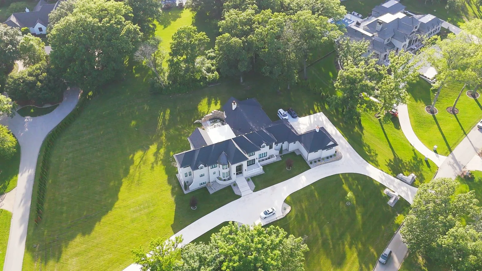 Custom homes on multi-acre wooded lots in Huntleigh Woods