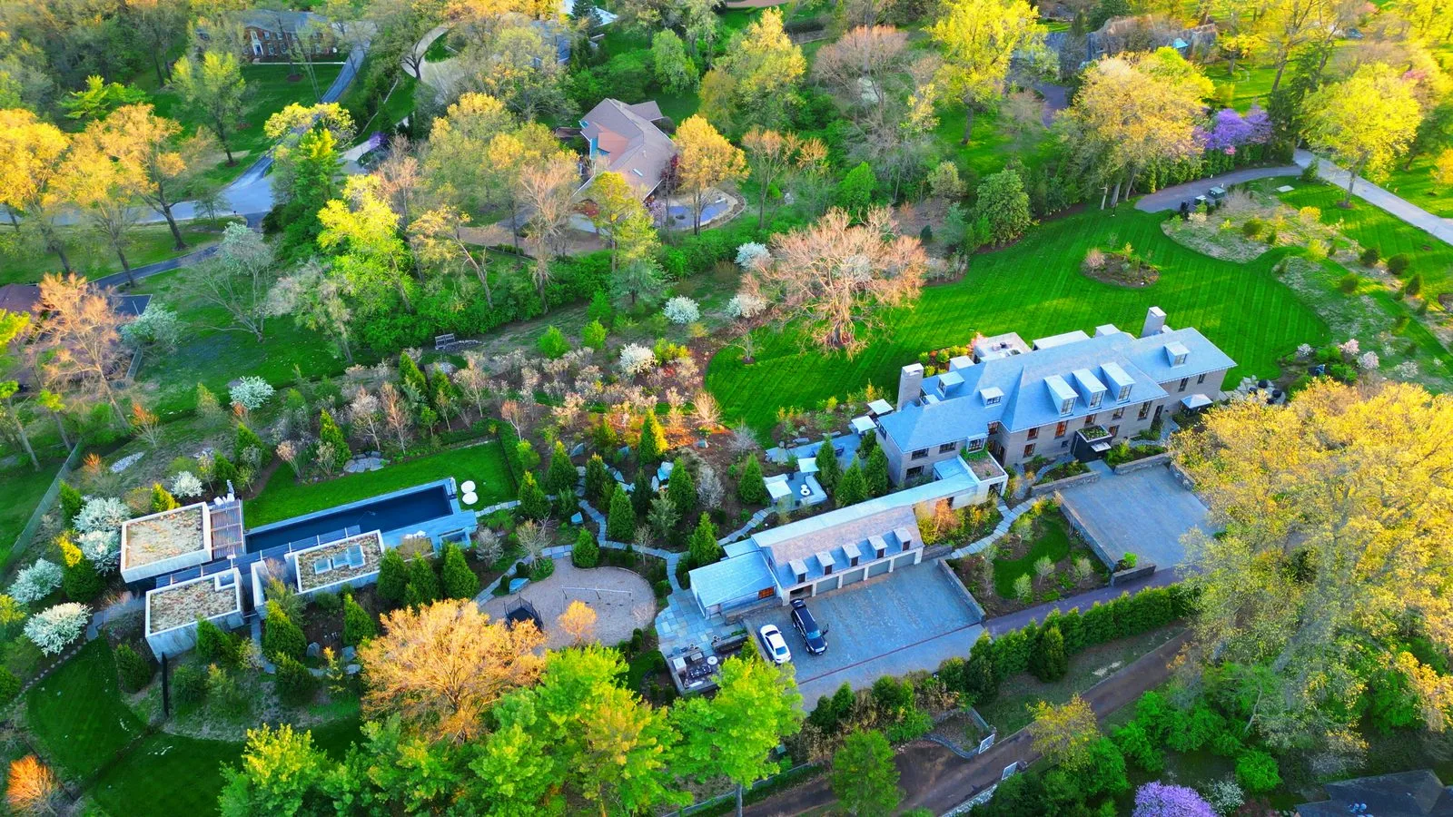 Aerial view of a large estate on Upper Ladue Road in Ladue, Missouri