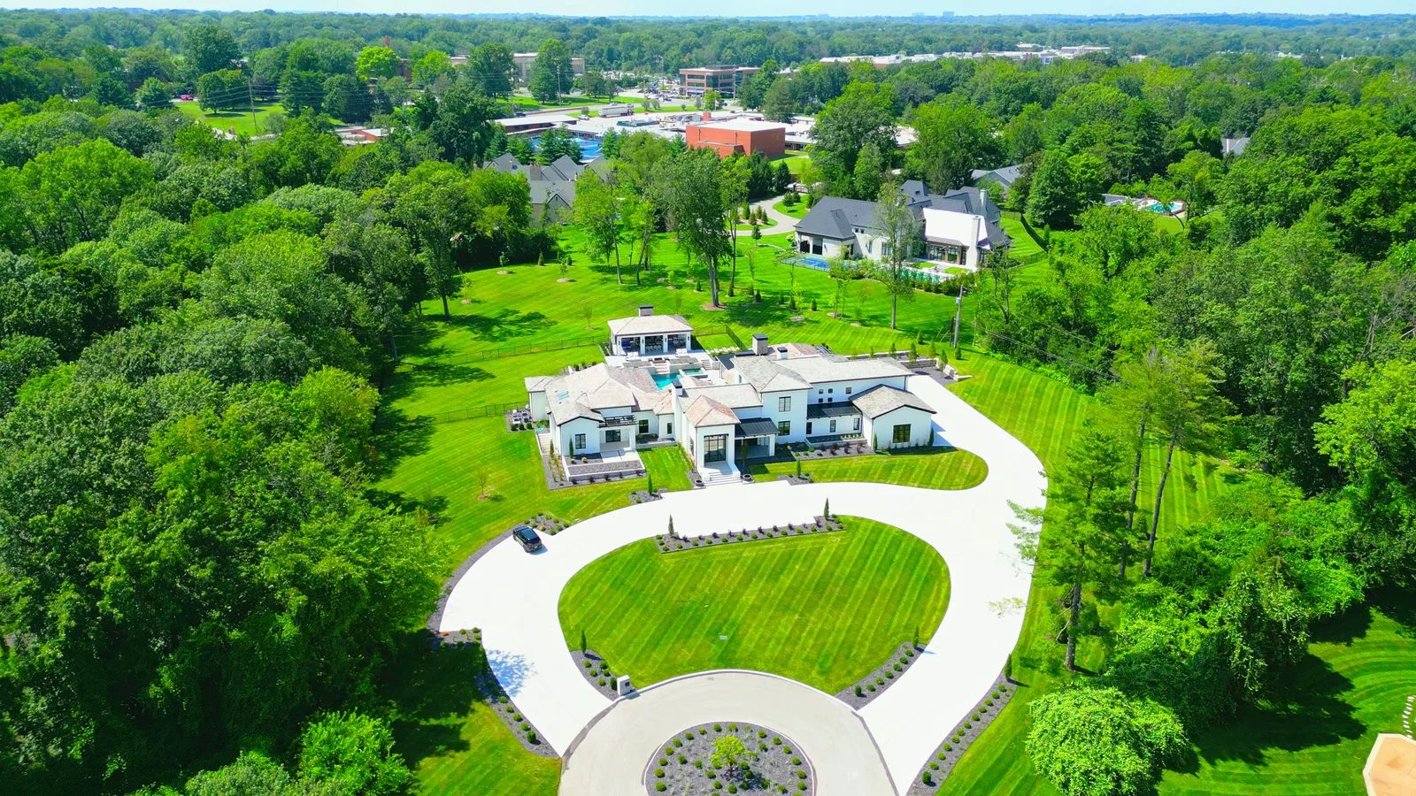 Aerial view of a contemporary mansion in Somerset Downs, Ladue, Missouri
