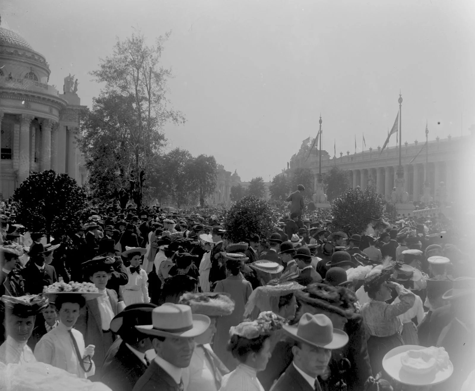 Crowd of visitors in period dress at the 1904 World’s Fair in Forest Park, St. Louis, on St. Louis Day