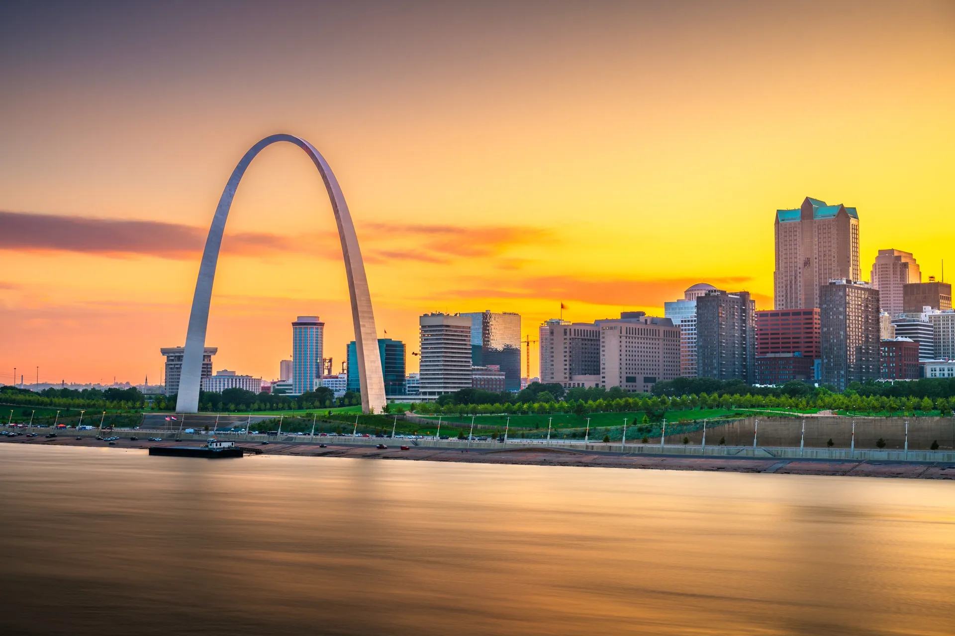 Gateway Arch and the St. Louis skyline at sunset