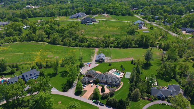Equestrian property in the city of Huntleigh