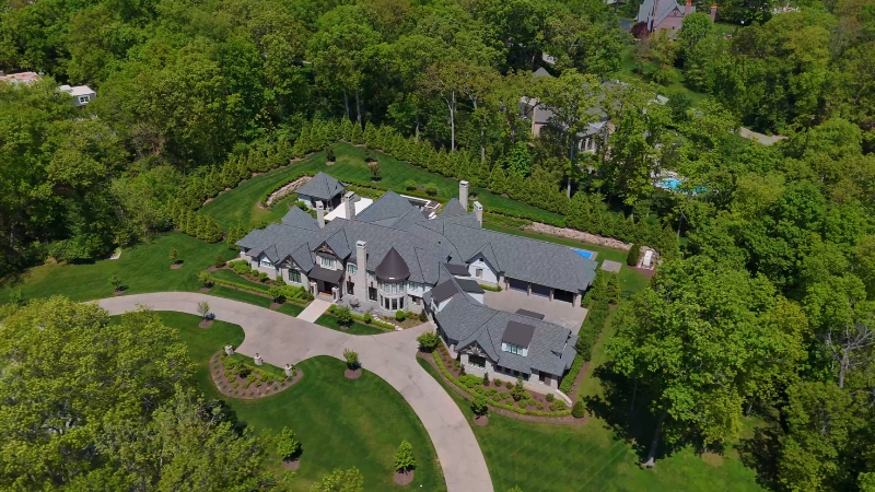 Large estate in huntleigh woods