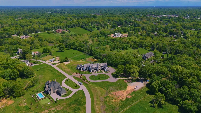 Large homes in huntleigh