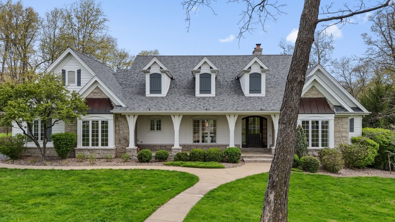 Luxury house listing in St. Louis