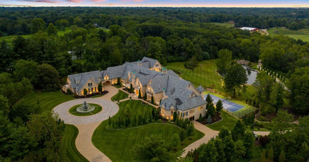 Estate in Ladue MO