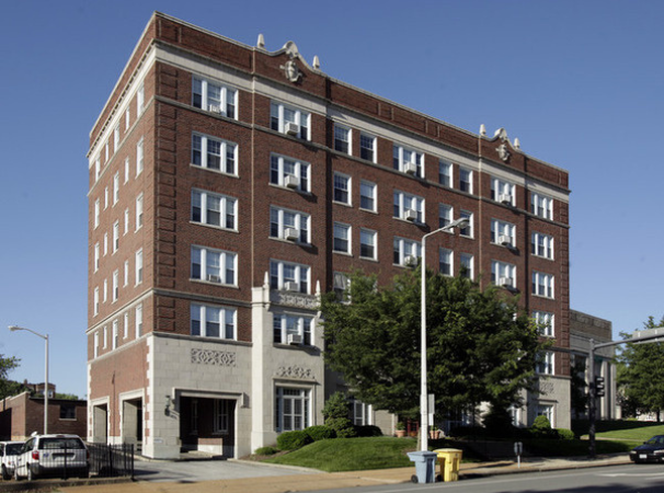 The historic Castlereagh Apartments were built in 1925 and are popular amongst university students