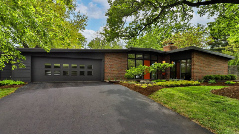 Mid-century modern ranch in Kirkwood’s Barrett Brae Neighborhood