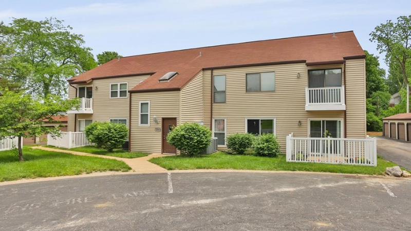 Glendale Gardens condos in Kirkwood