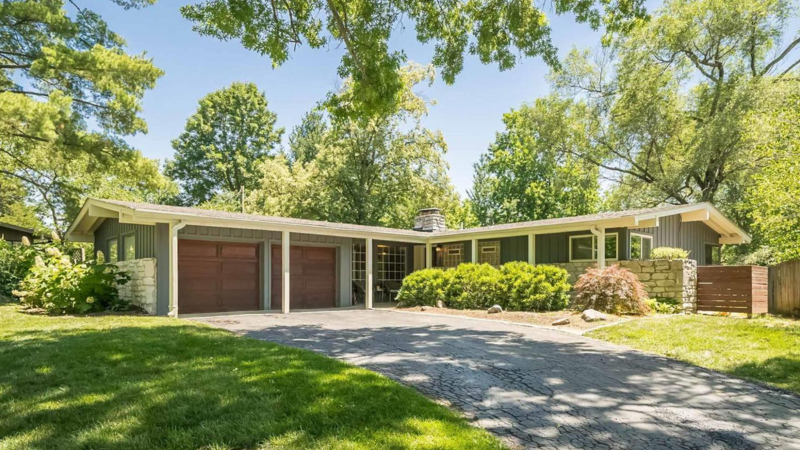 Mid-century ranch in Sugar Creek